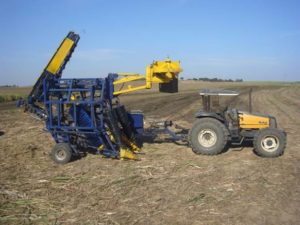 Máquina colheitadeira para pequenas propriedades desennvolvida pelo Projeto Intecral deve benficiar agricultores familiares.